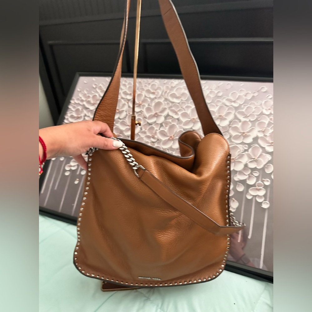 MICHAEL KORS STUDED SHOULDER BAG
